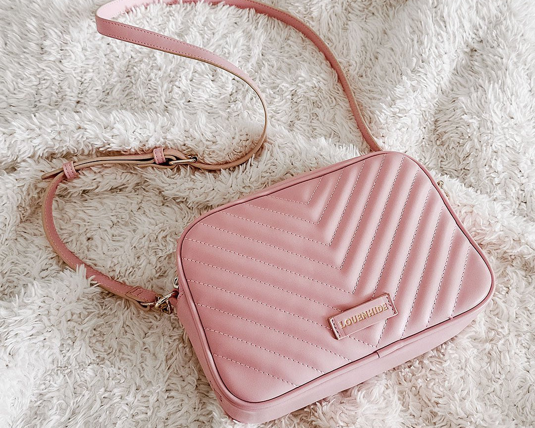 a versatile & timeless accessory.