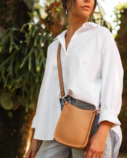 Louenhide Parker Phone Crossbody Bag [clr:camel]