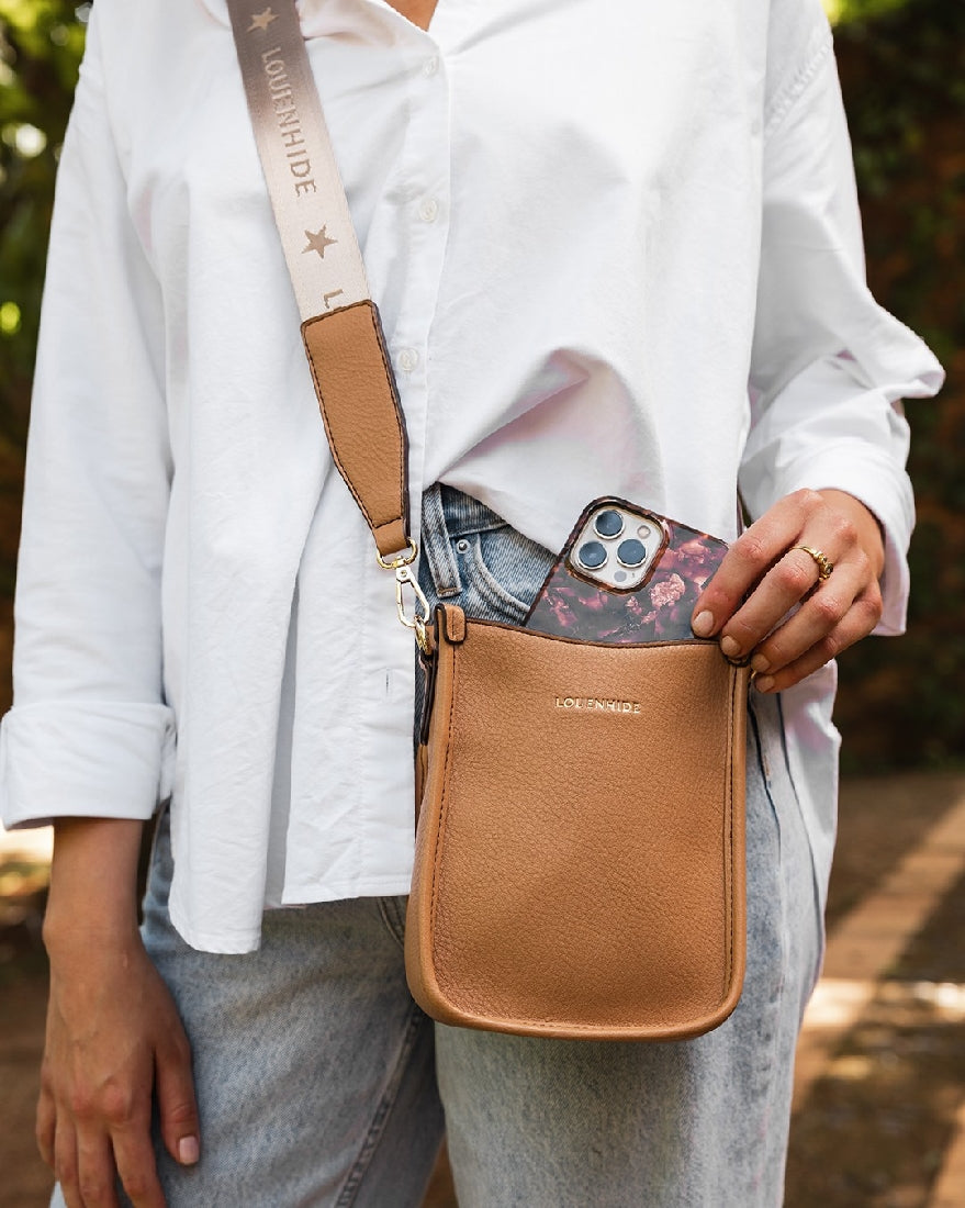 Louenhide Parker Phone Crossbody Bag [clr:camel]