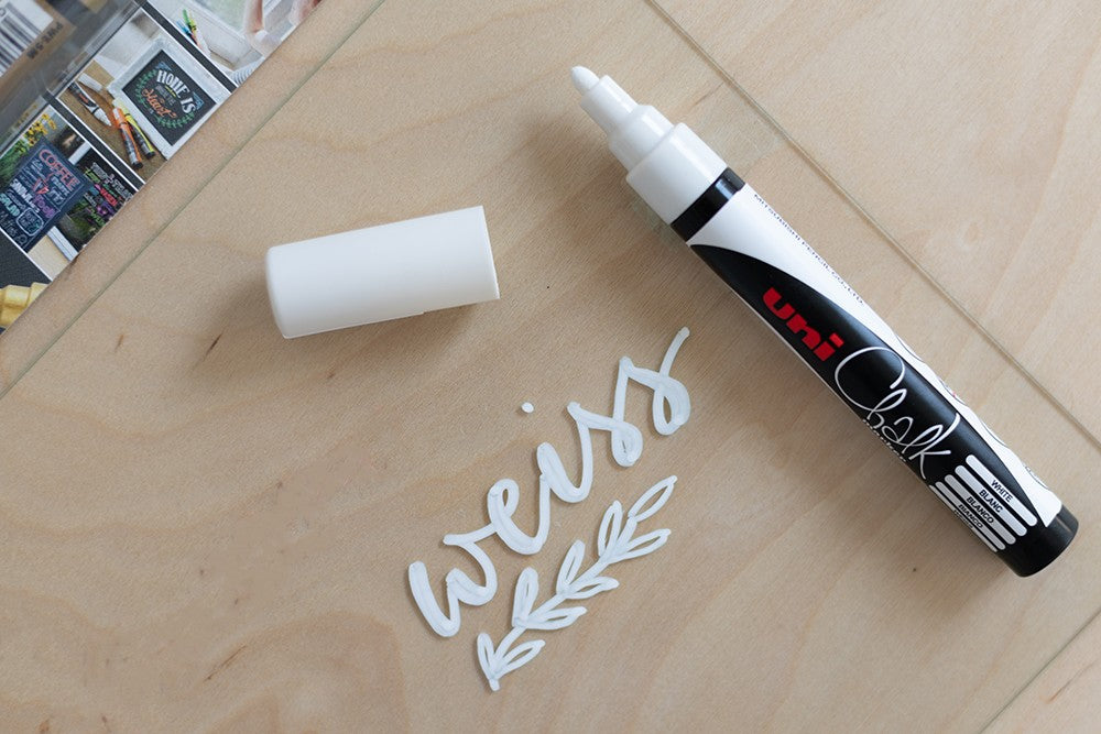 Uni Liquid Chalk Marker 2.5mm Chisel Tip