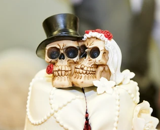 Newlywed Skeleton Couple Heads