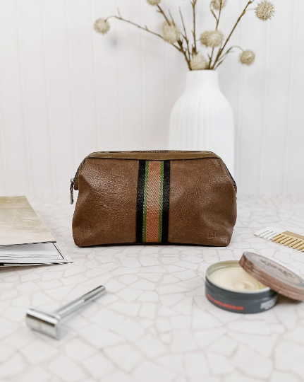 Louenhide Gilbert Toiletry Bag [clr:tobacco]