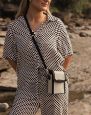 Louenhide Yoko Canvas Phone Bag [clr:black] 