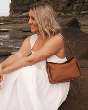Louenhide Maddie Shoulder Bag [clr:tan] 