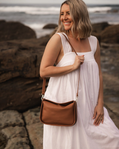 Louenhide Maddie Shoulder Bag [clr:tan] 