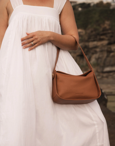 Louenhide Maddie Shoulder Bag [clr:tan] 